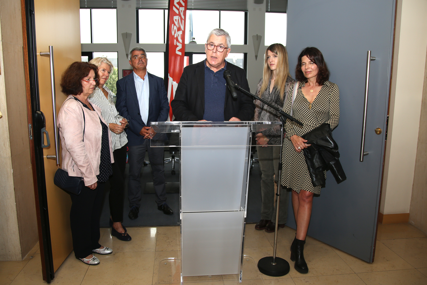 <p>De G à D : Martine Gergaud-Sabel, Dominique de Neyman, David Samzun, Christian Retailleau, Hannah Stapf, Claire Buchbinder</p>© Photo [<acronym title="Patrice Morel">P.M.</acronym>->33] / Collectif <acronym title="Jean de Neyman">J.d.N.</acronym>, 20240905-9801.