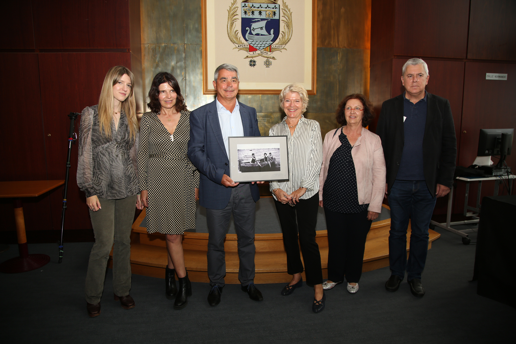<p>de G à D : Hannah Stapf, Claire Buchbinder,, David Samzun, Dominique de Neyman, Martine Gergaud-Sabel, Christian Retailleau</p>© Photo [<acronym title="Patrice Morel">P.M.</acronym>->33] / Collectif <acronym title="Jean de Neyman">J.d.N.</acronym>, 20240905-9830.