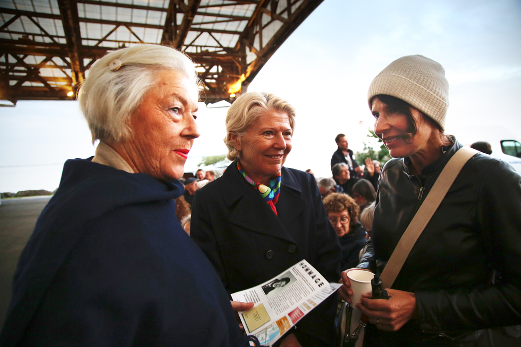 <p>De G à D : Francine Grandjouen, Dominique de Neyman, Claire Buchbinder</p>© Photo [<acronym title="Patrice Morel">P.M.</acronym>->33] / Collectif <acronym title="Jean de Neyman">J.d.N.</acronym>, 20240906-9903.