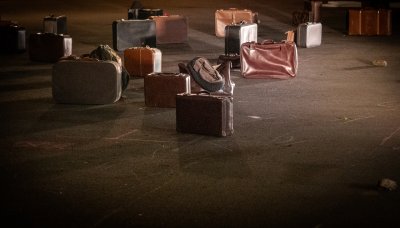 Tout un symbole ! <p>Les valises de voyageurs très peu ordinaires !</p>© Photo Patrick Donval, 20240906-2248.