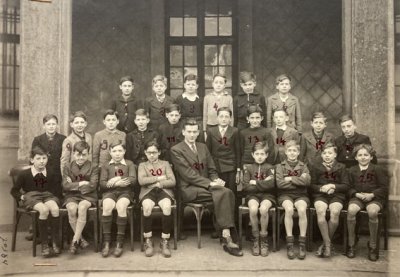 Classe 6 A2 au lycée Fauriel à Saint Étienne <p>1944-1945 (© Archives départementales de la Loire - Cote 2662W58)</p>