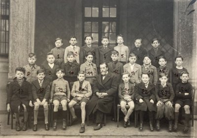 Classe 6 A1 au lycée Fauriel à Saint Étienne <p>1944-1945 (© Archives départementales de la Loire - Cote 2662W58)</p>