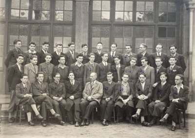 Classe de Philosophie 2 au lycée Fauriel à Saint Étienne <p>1944-1945 (© Archives départementales de la Loire - Cote 2662W58)</p>